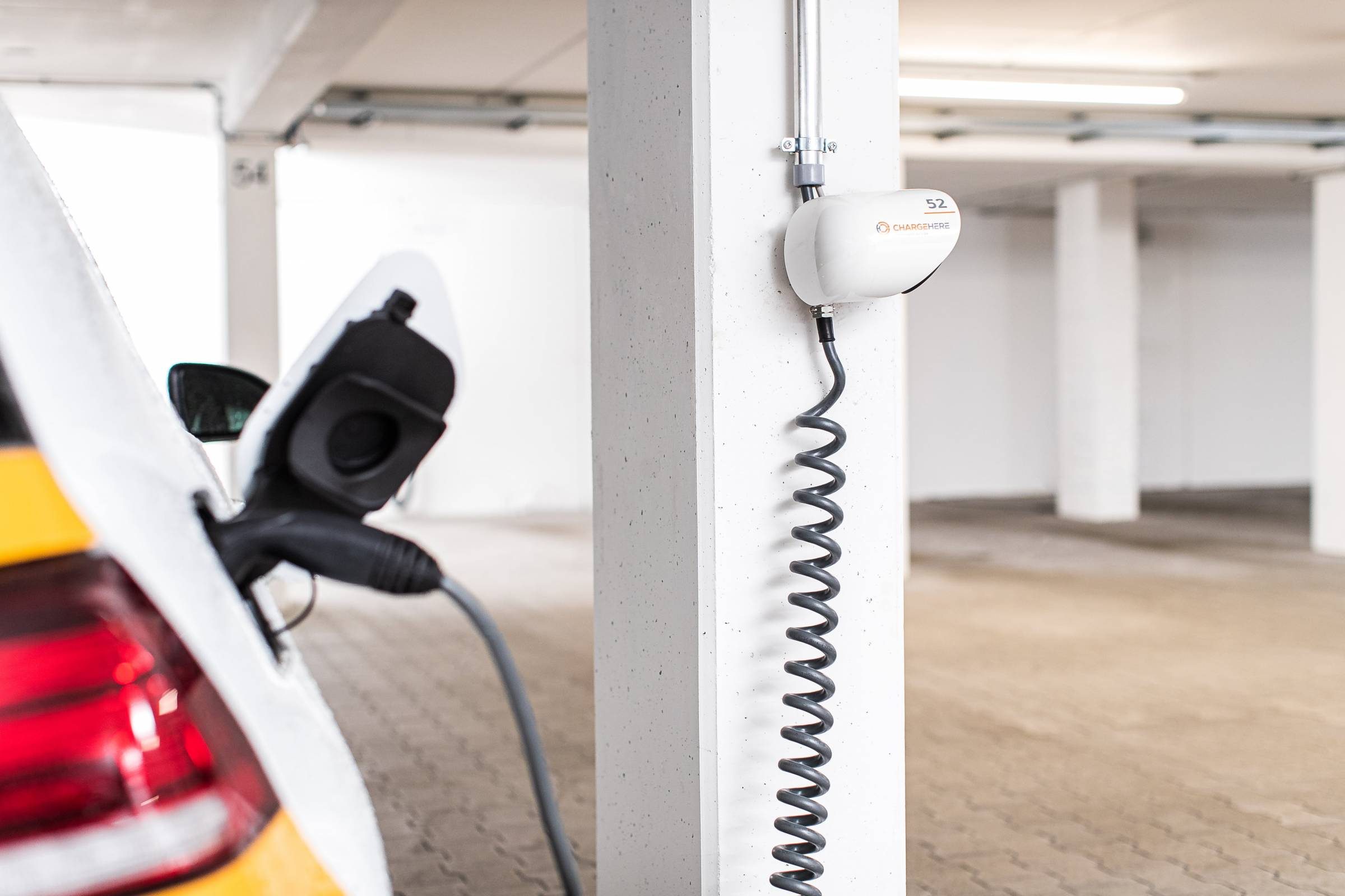 E-Auto lädt am SingleCharger