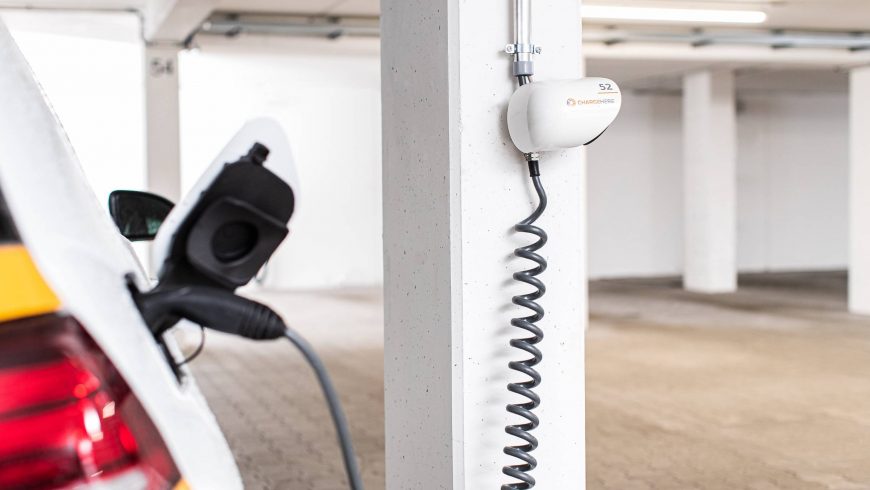 E-Auto lädt am SingleCharger