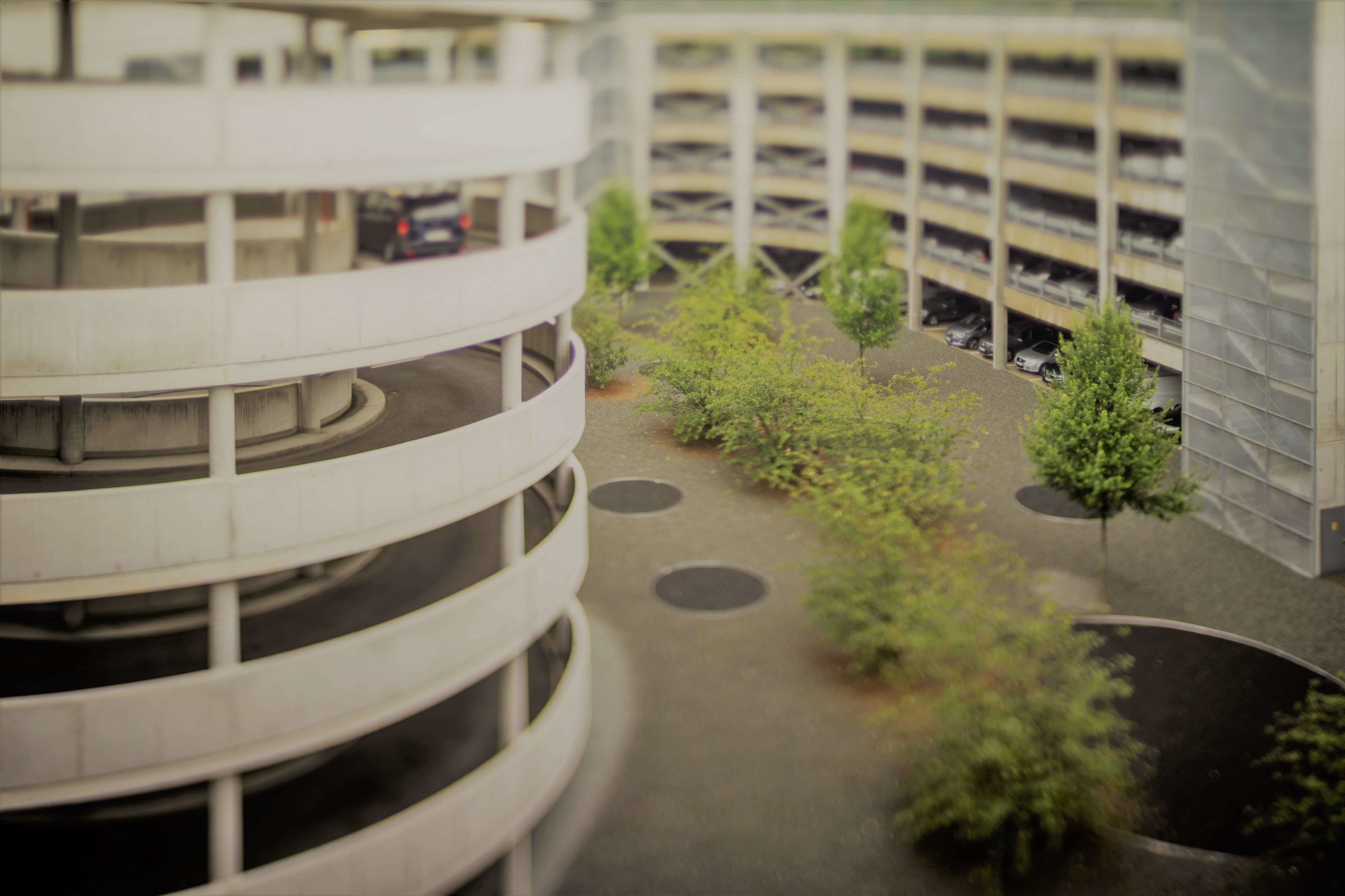 Die ChargeHere Ladelösung kann einfach im Parkhaus installiert werden